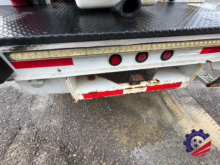 2016-ram-5500-bucket-truck-image-43