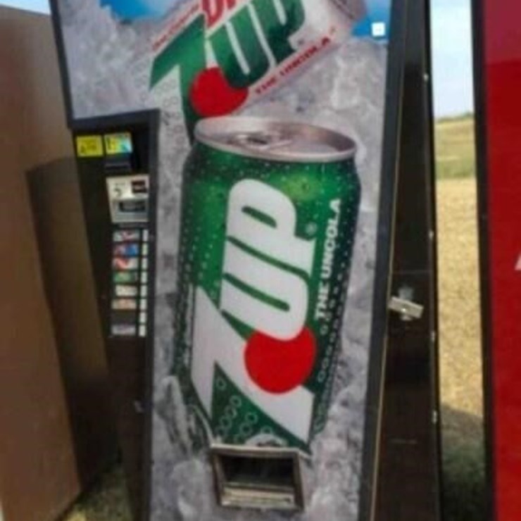 7-UP POP MACHINE WORKED WHEN UNPLUGGED