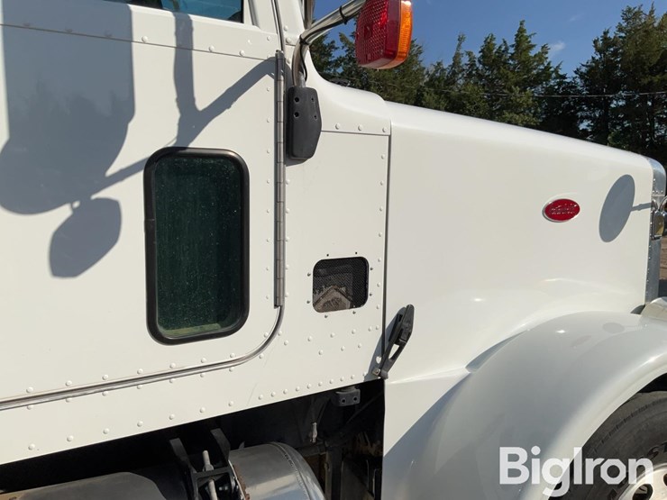 2005-peterbilt-378-image-12