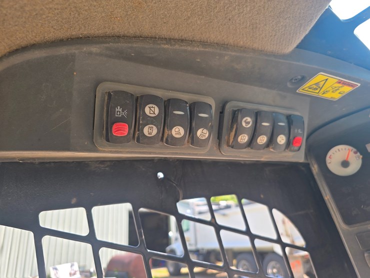 2013-caterpillar-289c2-image-43