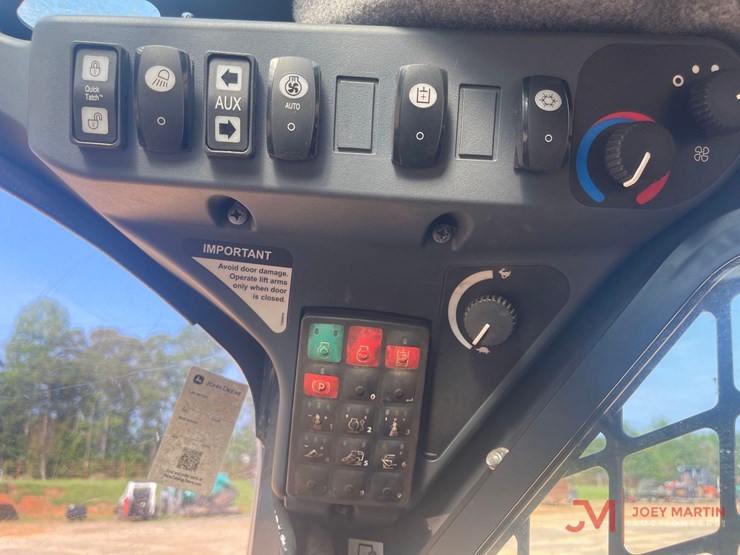 2021-deere-331g-image-16