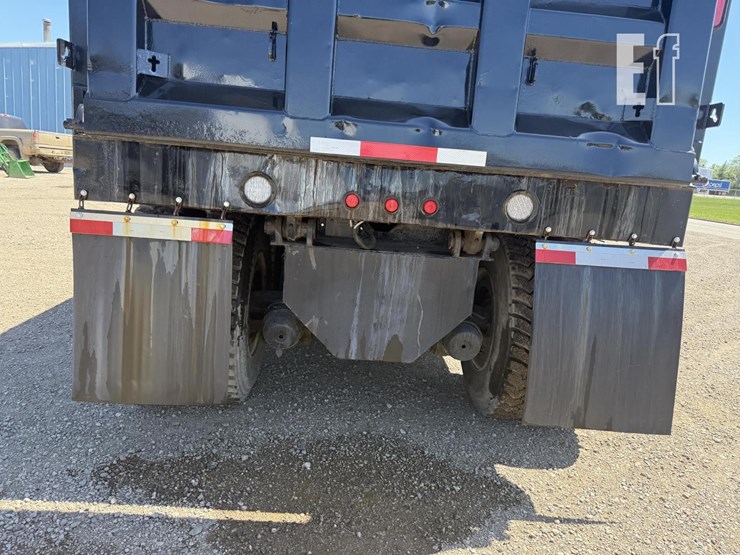 2005-peterbilt-335-image-49