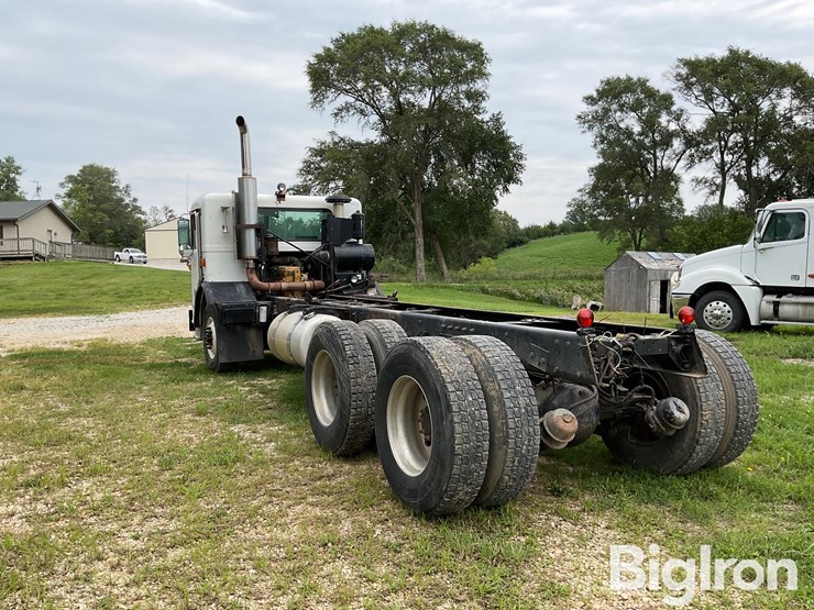2004-peterbilt-320-image-7