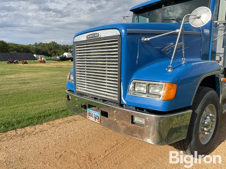 2000-freightliner-fld120-image-17