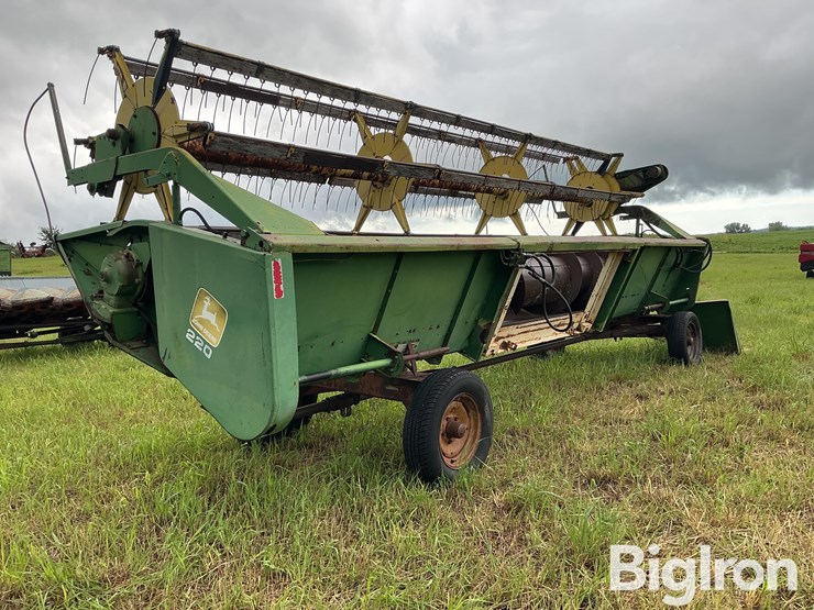 john-deere-220-image-7