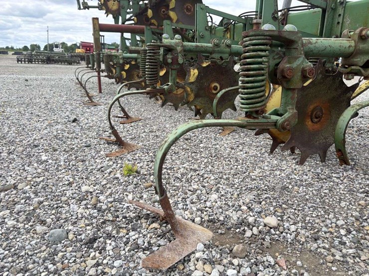 john-deere-16-image-14