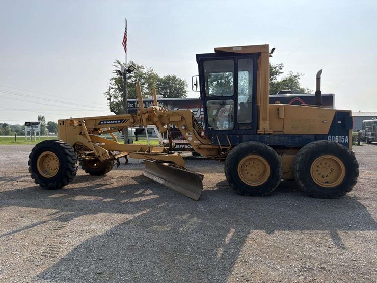 komatsu-grader-gd615a-image-2