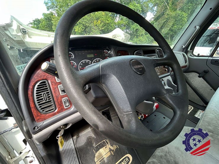 2015-freightliner-m2-t/a-flatbed-truck-image-87