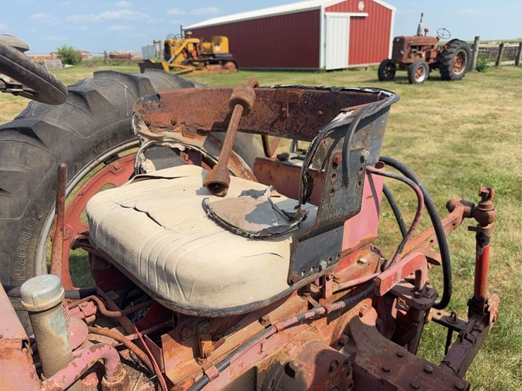 farmall-340-gas-with-loader-image-45