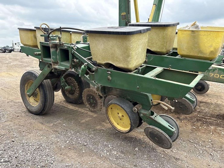 john-deere-8-image-6