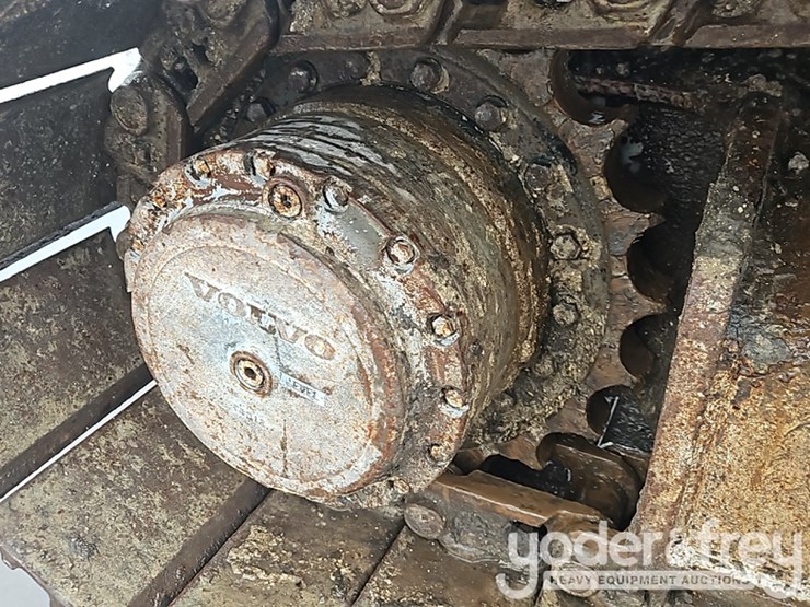 volvo-ec240b-lc-image-10