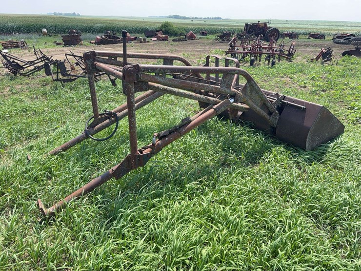 loader-for-farmall-300-or-350-image-3