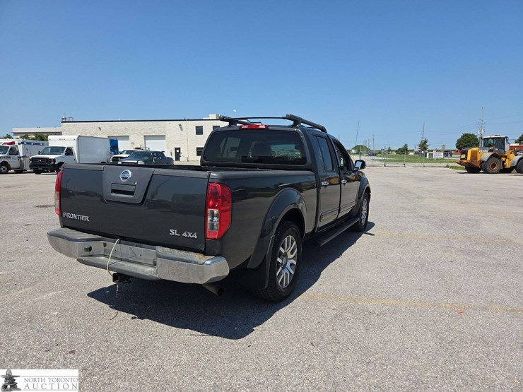 2012-nissan-frontier-image-5
