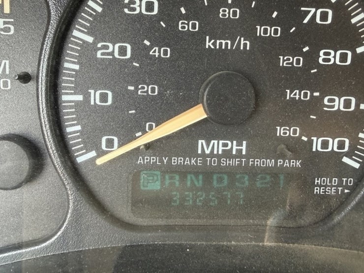 2002-chevrolet-silverado-2500hd-image-29