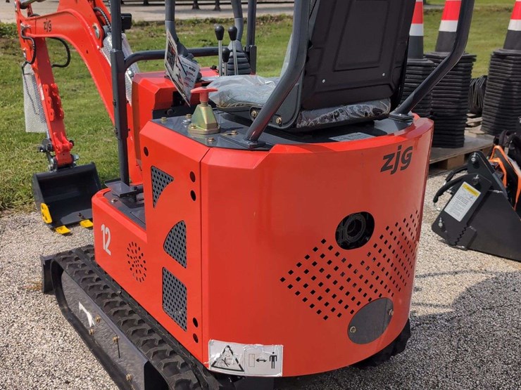 zjg-mini-excavator-zj-12-(red)-non--running-please-inspect-before-bidding-image-4