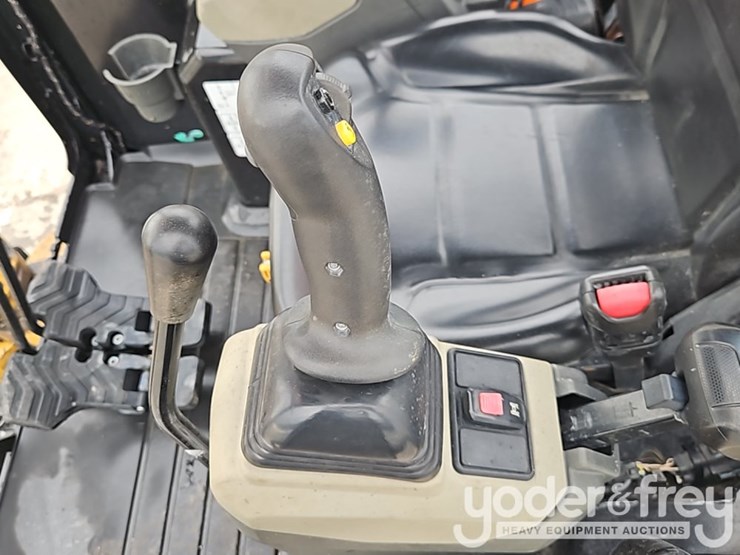 2023-caterpillar-302.7cr-image-32