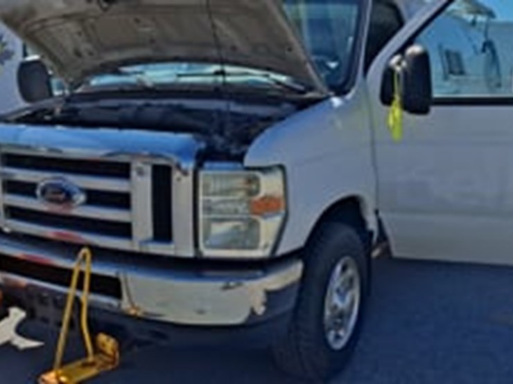 2010-ford-cargo-image-9