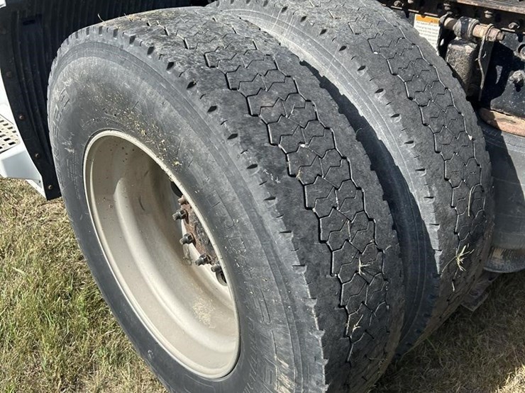 2012-volvo-vnl64t670-image-58