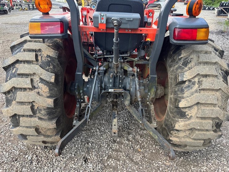 2019-kubota-l4701-image-16