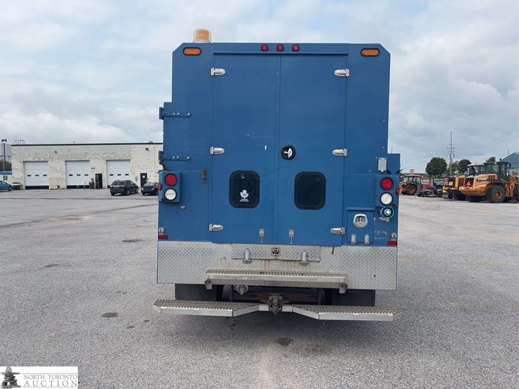2015-ford-f550-image-6