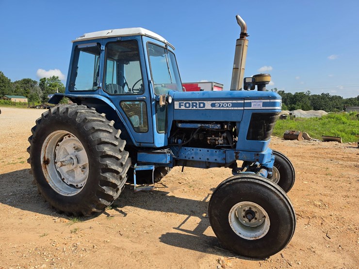 1977-ford-9700-image-10