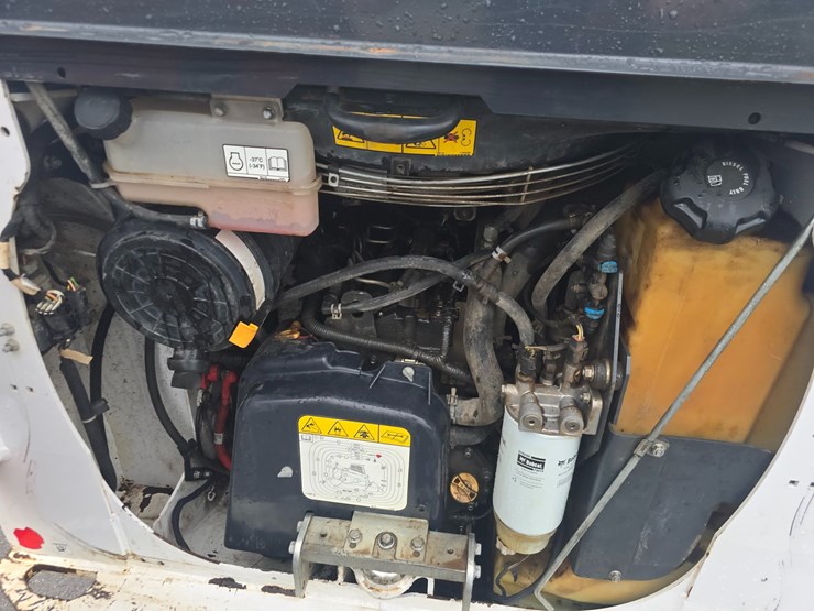 2021-bobcat-t64-image-37