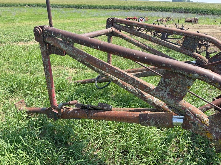 loader-for-farmall-300-or-350-image-9