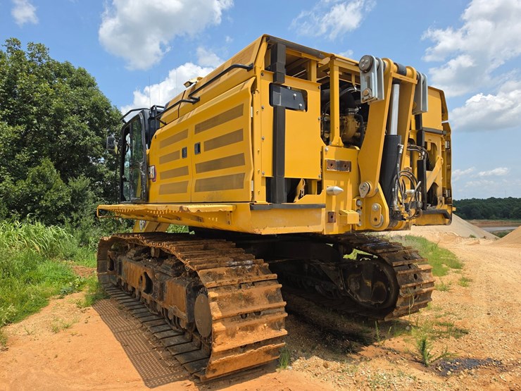 2023-caterpillar-374-image-7