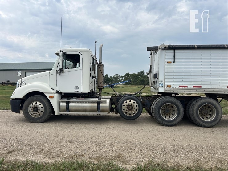 2005-freightliner-columbia-120-image-61