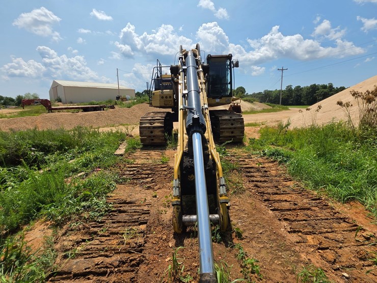 2023-caterpillar-374-image-15