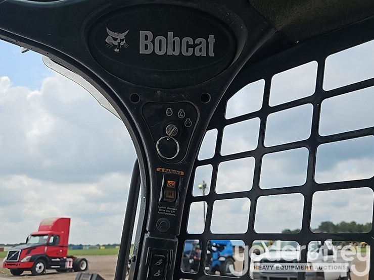 2023-bobcat-t740-image-30