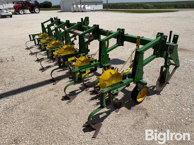 1982-john-deere-825-image-5