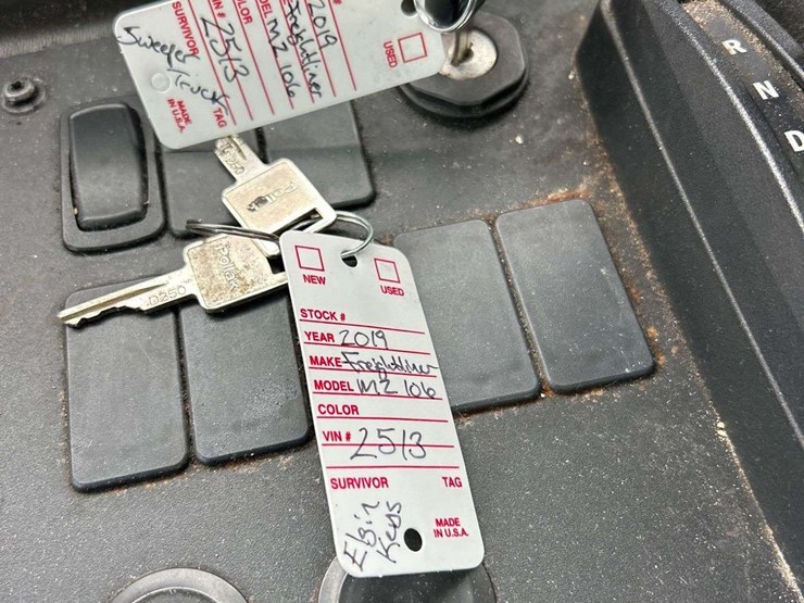 2019-freightliner-m2-106-image-64