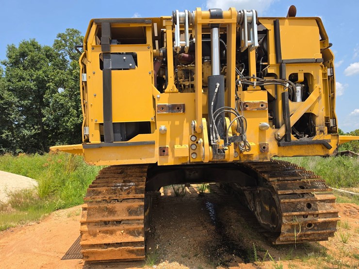 2023-caterpillar-374-image-8