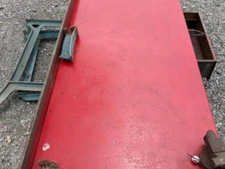 metal-workbench,-damaged-image-3