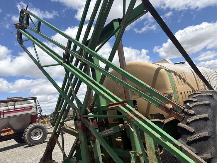 900-gallon-great-plains-sprayer-image-14
