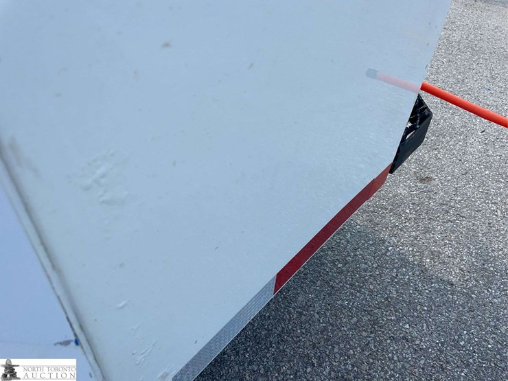 2014-ford-cargo-image-34