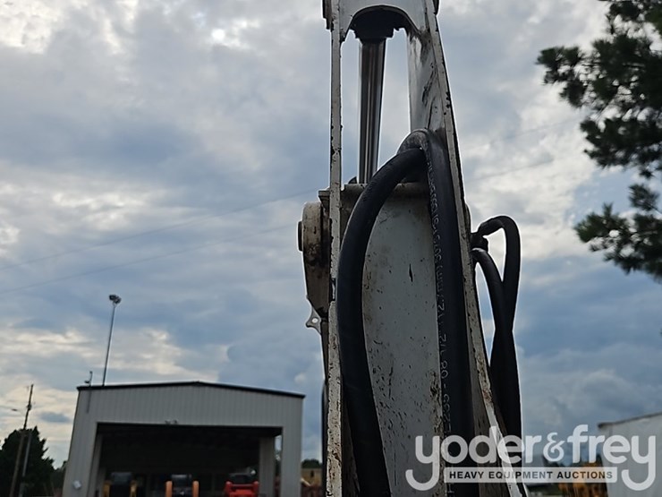 2016-bobcat-e32-image-27