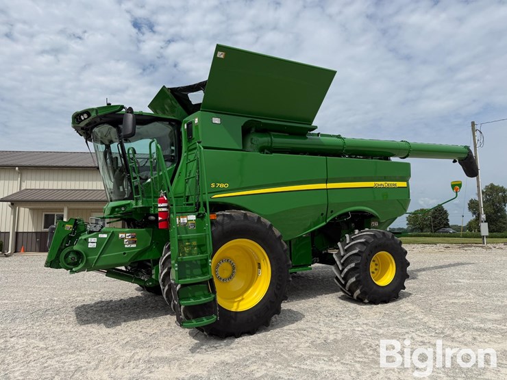 2024-john-deere-s780-image-1