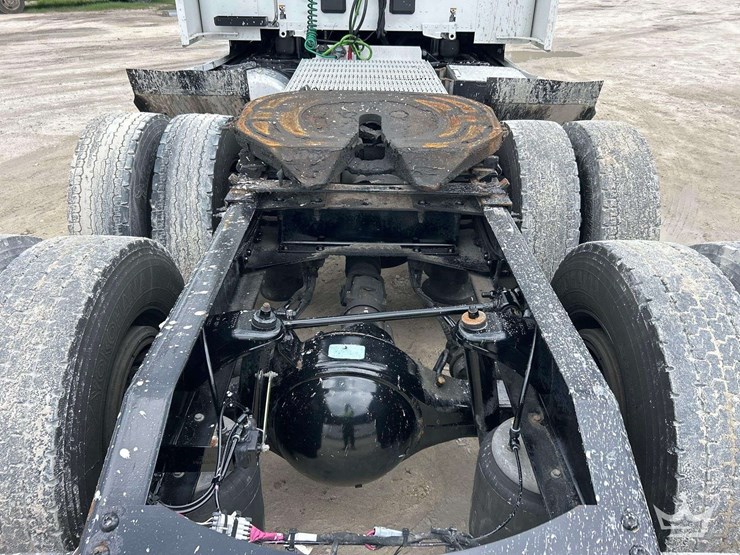 2019-peterbilt-579-image-25