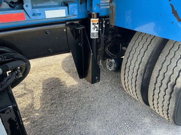 2018-peterbilt-520-image-10