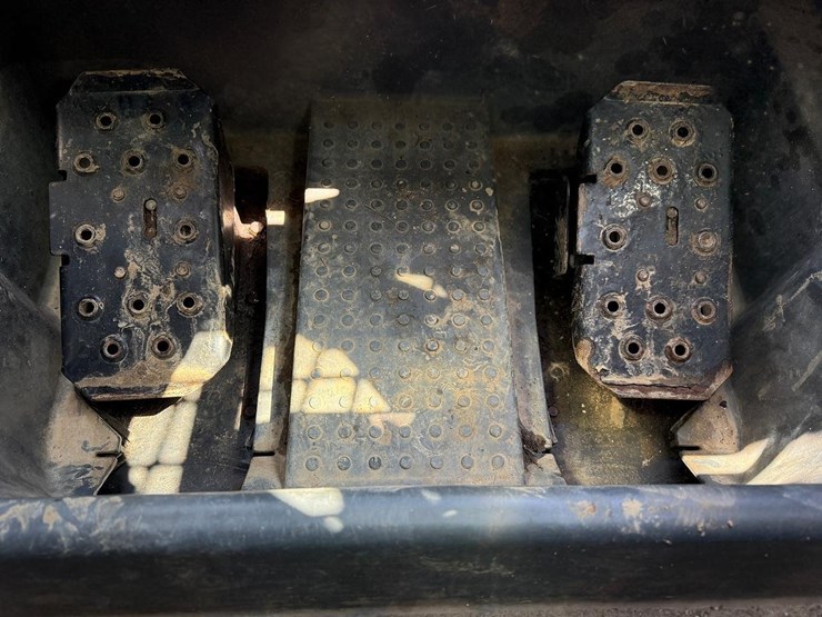2013-deere-333e-image-20