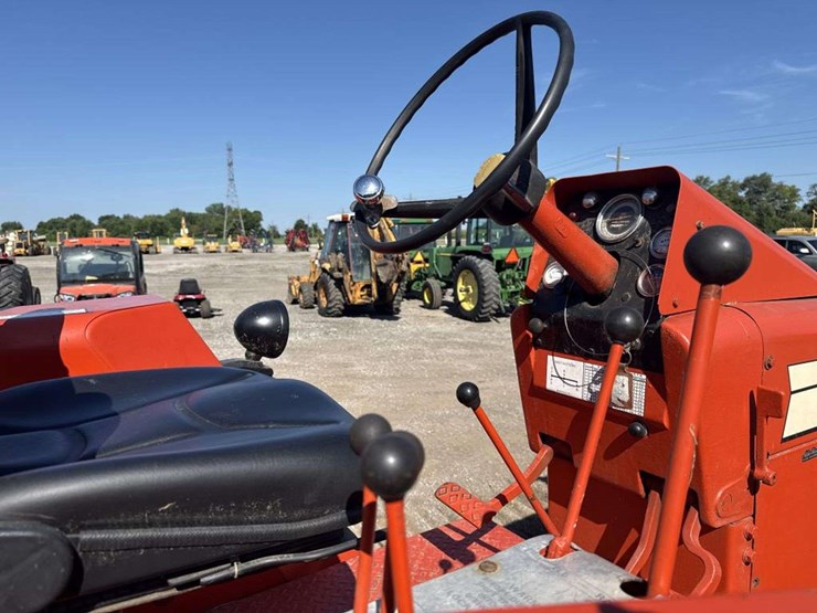 allis-chalmers-one-ninety-xt-diesel-tractor-image-15
