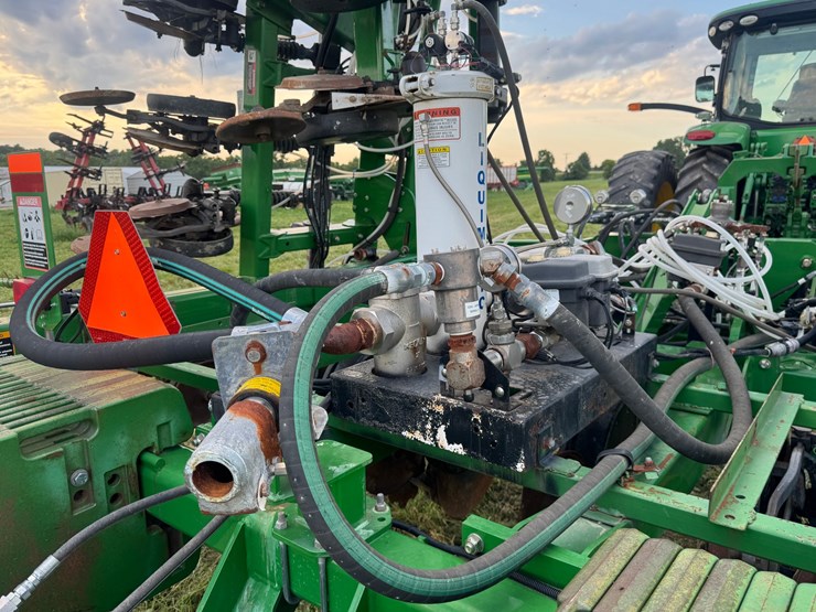2012-john-deere-2510h-image-11