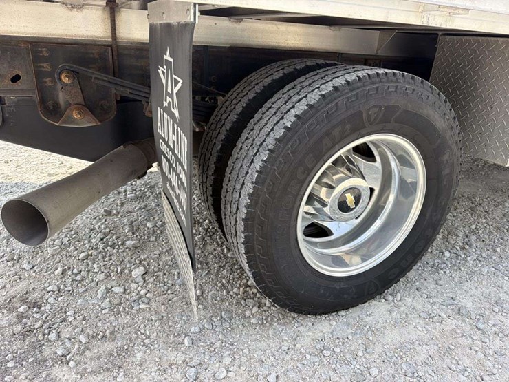 2013-chevrolet-3500-image-14