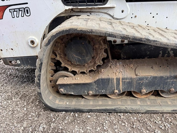 2022-bobcat-t770-image-13