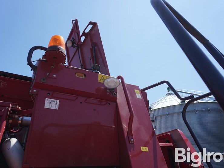 2014-case-ih-5140-image-13