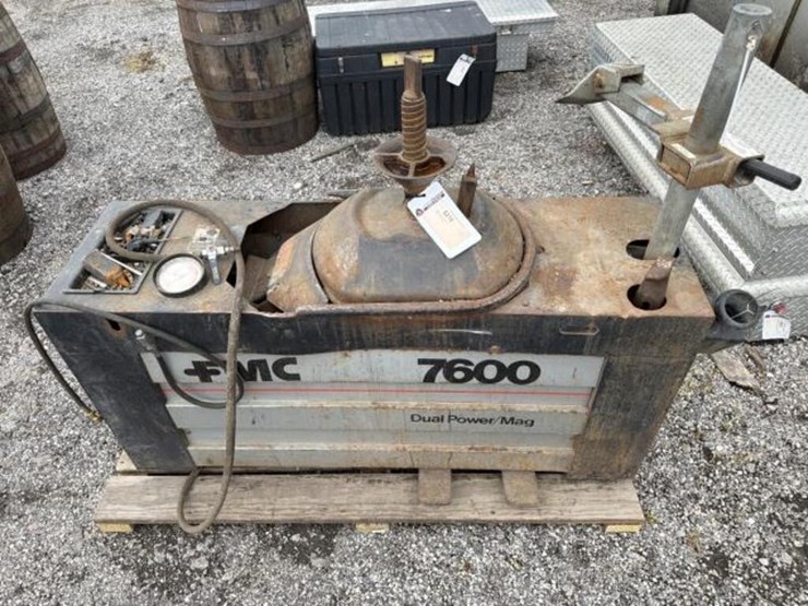 fmc-7600-tire-changer-image-2