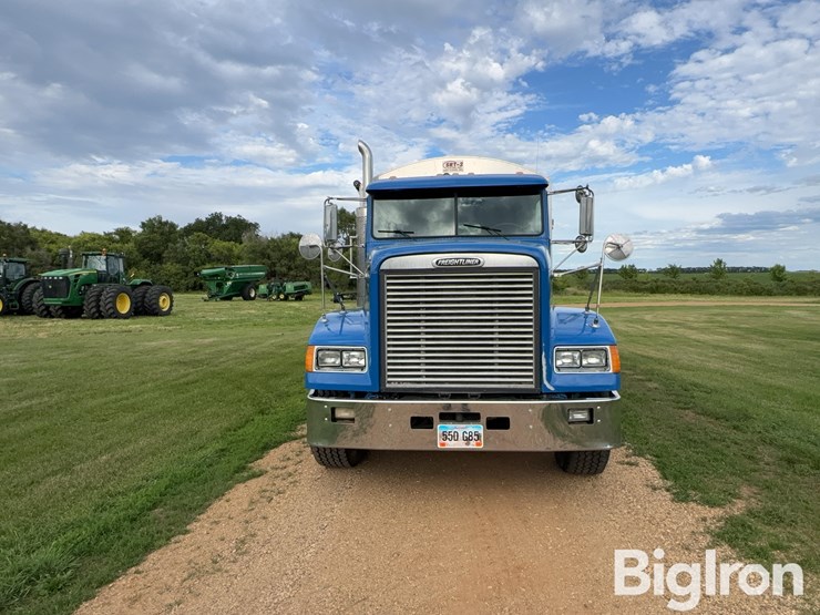 2000-freightliner-fld120-image-2