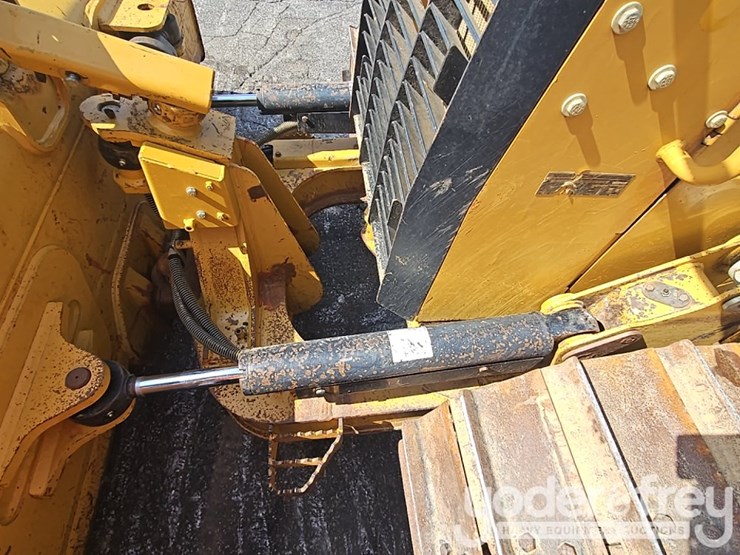 2015-caterpillar-d5k2-lgp-image-16